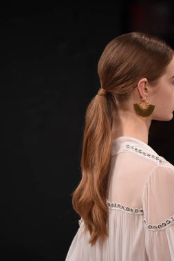  Jonathan Simkhai koleksiyonu 