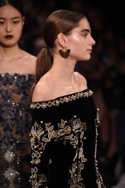  Jonathan Simkhai koleksiyonu 