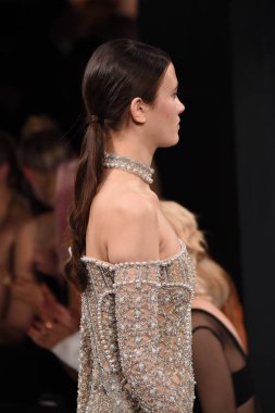  Jonathan Simkhai koleksiyonu 