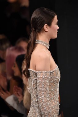  Jonathan Simkhai koleksiyonu 