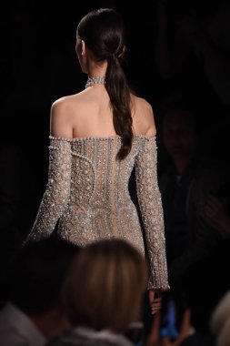  Jonathan Simkhai koleksiyonu 