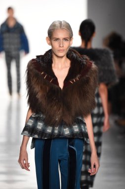  Son Jung Wan koleksiyonu. 