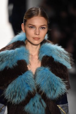  Son Jung Wan koleksiyonu. 