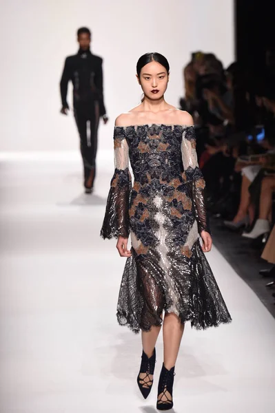  Jonathan Simkhai koleksiyonu