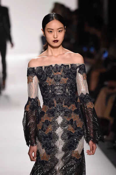  Jonathan Simkhai koleksiyonu