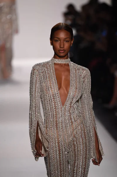  Jonathan Simkhai koleksiyonu