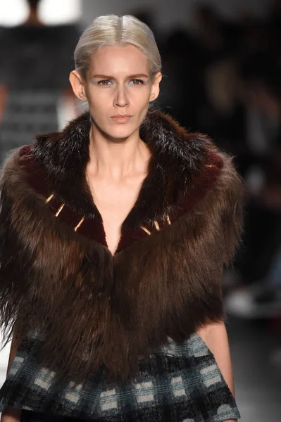  Son Jung Wan koleksiyonu. 