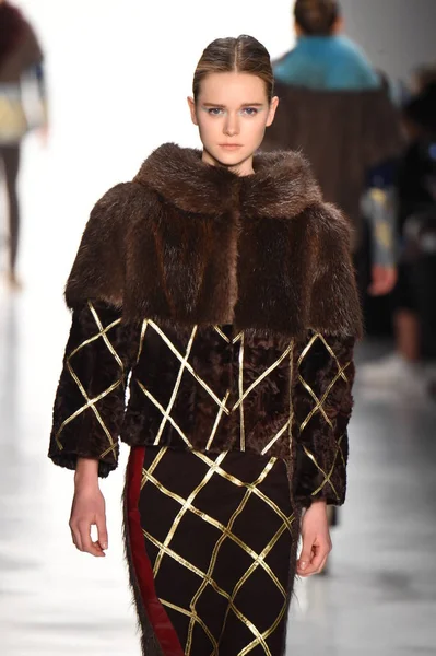  Son Jung Wan koleksiyonu. 