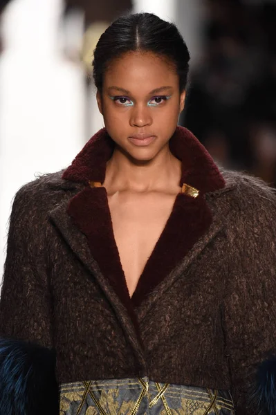  Son Jung Wan koleksiyonu. 