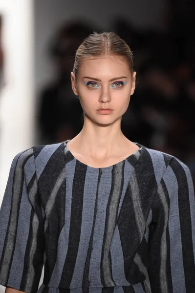  Son Jung Wan koleksiyonu. 