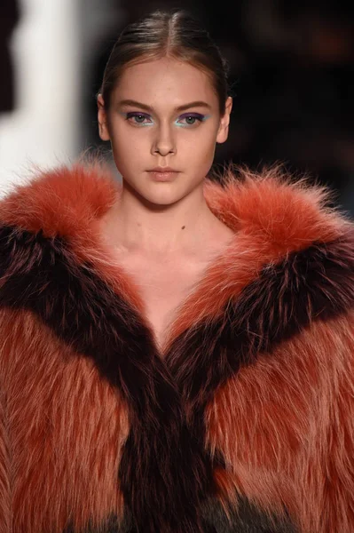 Son Jung Wan koleksiyonu.