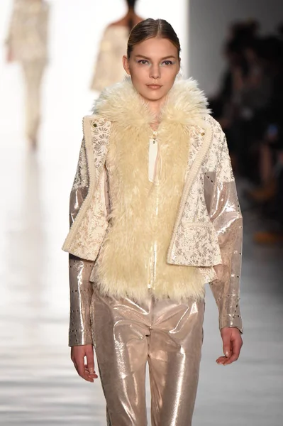 Son Jung Wan koleksiyonu.