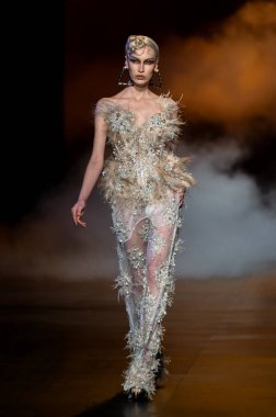 Sarışınlar defile