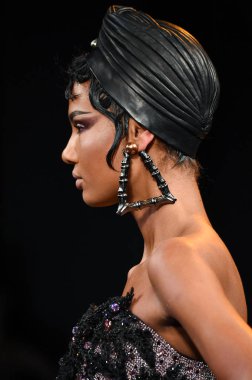 Sarışınlar defile