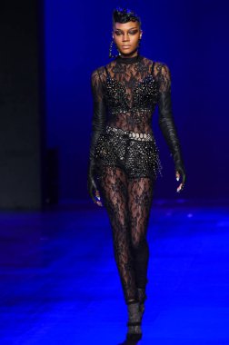 Sarışınlar defile