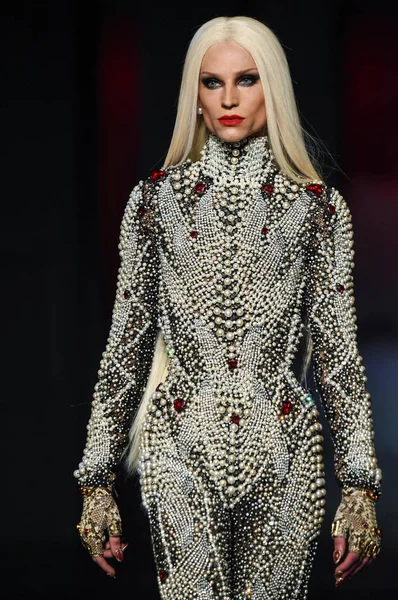 Phillipe Blond  walks the runway — Stock Photo, Image