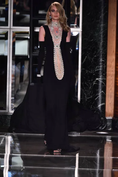 New York April Model Walks Runway Wearing Reem Acra Tiffany — Stock Photo, Image
