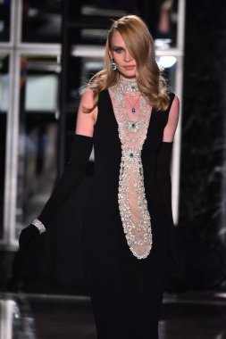  Reem Acra, Tiffany ve Co. 