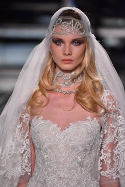 Reem Acra, Tiffany ve Co.