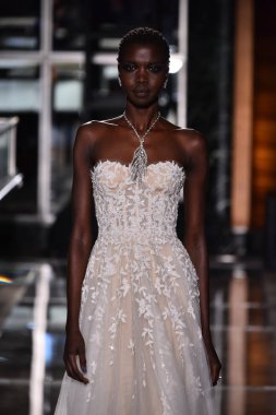 Reem Acra, Tiffany ve Co.