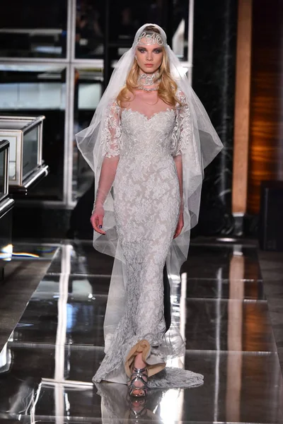 Reem Acra en Tiffany & Co . — Foto de Stock