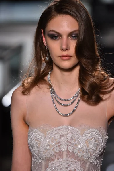 Reem Acra bij Tiffany & Co. — Stockfoto