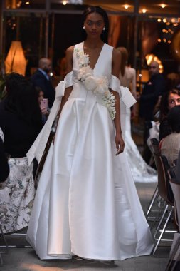 Sachin ve Babi ilkbahar/yaz gelin 2018 gösteri