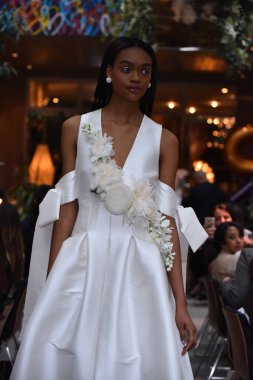 Sachin ve Babi ilkbahar/yaz gelin 2018 gösteri