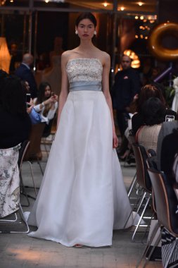 Sachin ve Babi ilkbahar/yaz gelin 2018 gösteri