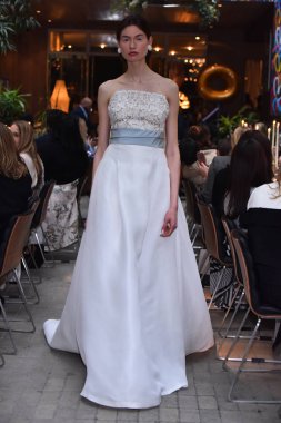 Sachin ve Babi ilkbahar/yaz gelin 2018 gösteri