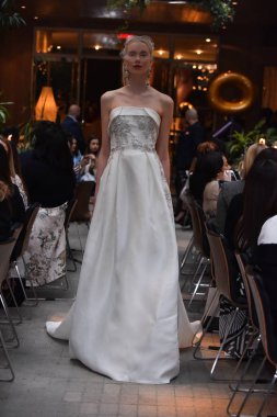 Sachin ve Babi ilkbahar/yaz gelin 2018 gösteri