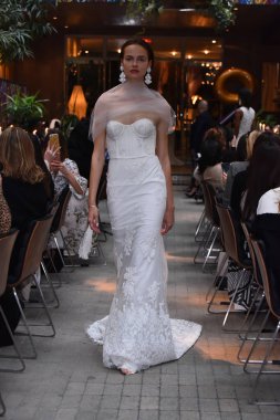 Sachin ve Babi ilkbahar/yaz gelin 2018 gösteri