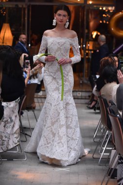 Sachin ve Babi ilkbahar/yaz gelin 2018 gösteri