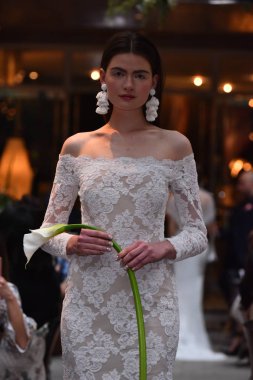 Sachin ve Babi ilkbahar/yaz gelin 2018 gösteri