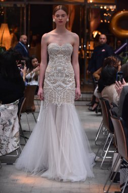 Sachin ve Babi ilkbahar/yaz gelin 2018 gösteri