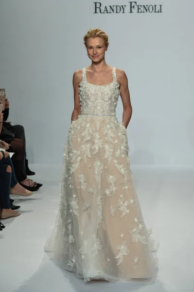 Randy Fenoli Mariée Printemps / Été 2018 spectacle — Photo