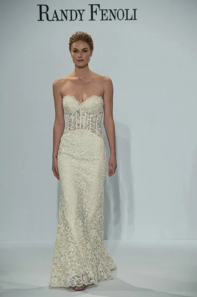 Randy Fenoli tavaszi-nyári menyasszonyi 2018 Térkép — Stock Fotó