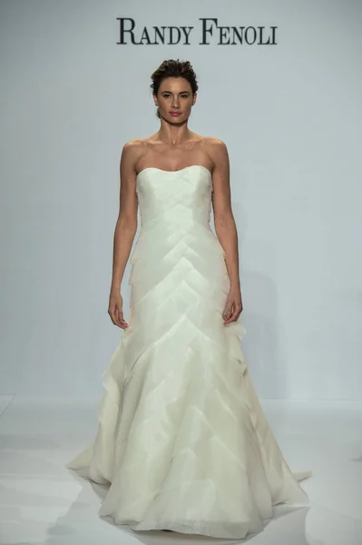 Randy Fenoli Mariée Printemps / Été 2018 spectacle — Photo