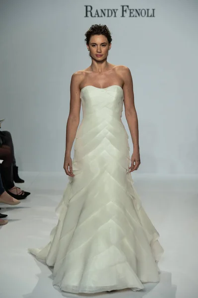 Randy Fenoli tavaszi-nyári menyasszonyi 2018 Térkép — Stock Fotó