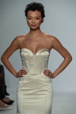Randy Fenoli ilkbahar/yaz gelin 2018 gösteri