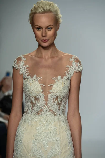 Randy Fenoli lente/zomer Bridal 2018 Toon — Stockfoto