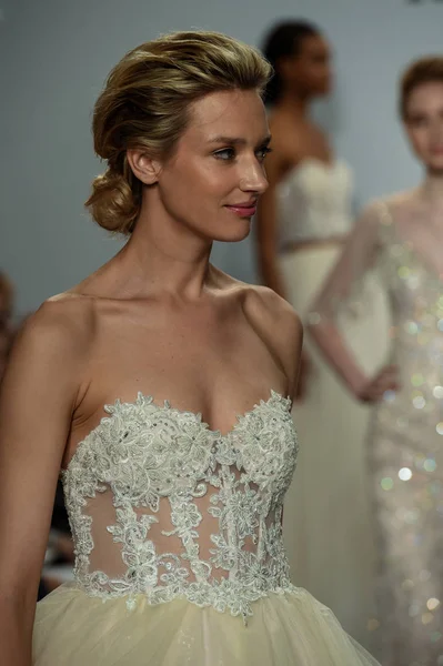 Randy Fenoli Primavera / Verão Nupcial 2018 show — Fotografia de Stock