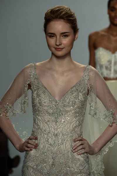 Randy Fenoli Primavera / Verano nupcial 2018 show — Foto de Stock