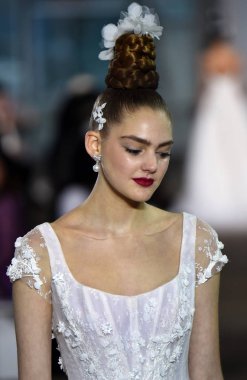  Ines di Santo gelinlik defilesi