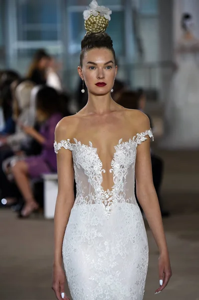 Ines di Santo Bridal Fashion Show — Stockfoto