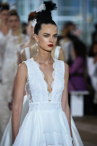 Ines di Santo bridal fashion show — Stock Photo, Image