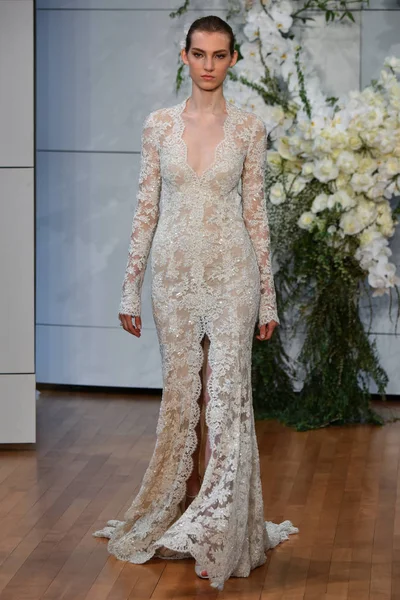 Monique Lhuillier Bridal show — Stock Photo, Image