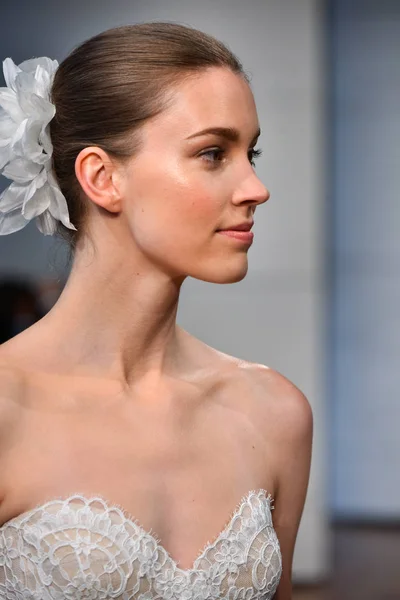 Monique Lhuillier Bridal Pokaż — Zdjęcie stockowe