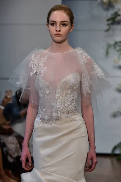 Monique Lhuillier Bridal show — Stock Photo, Image