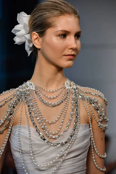 Monique Lhuillier Bridal show — Stock Photo, Image